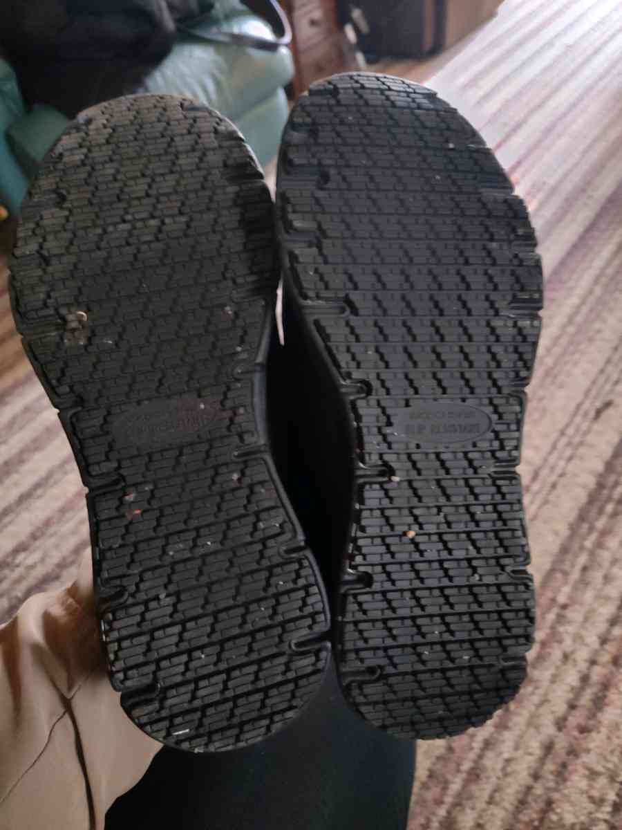 Sketchers Mens Work shoes Non slip Sz 9