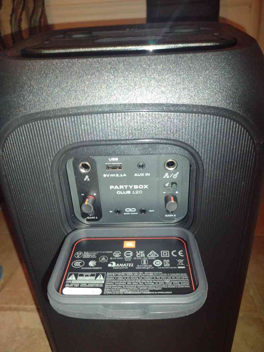 JBL party box New comes with dust cover