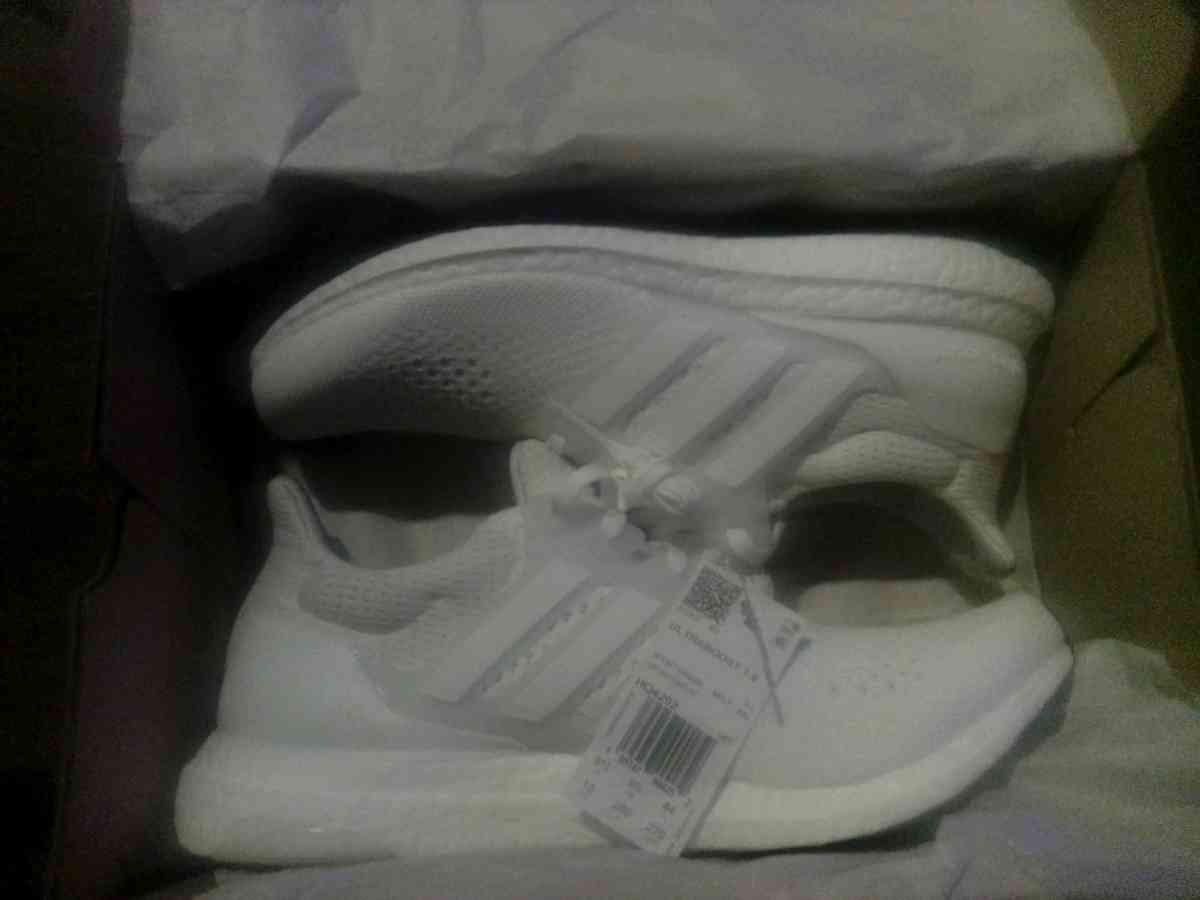 Mens Size 10 Adidas UltraBoost 10 Brand new