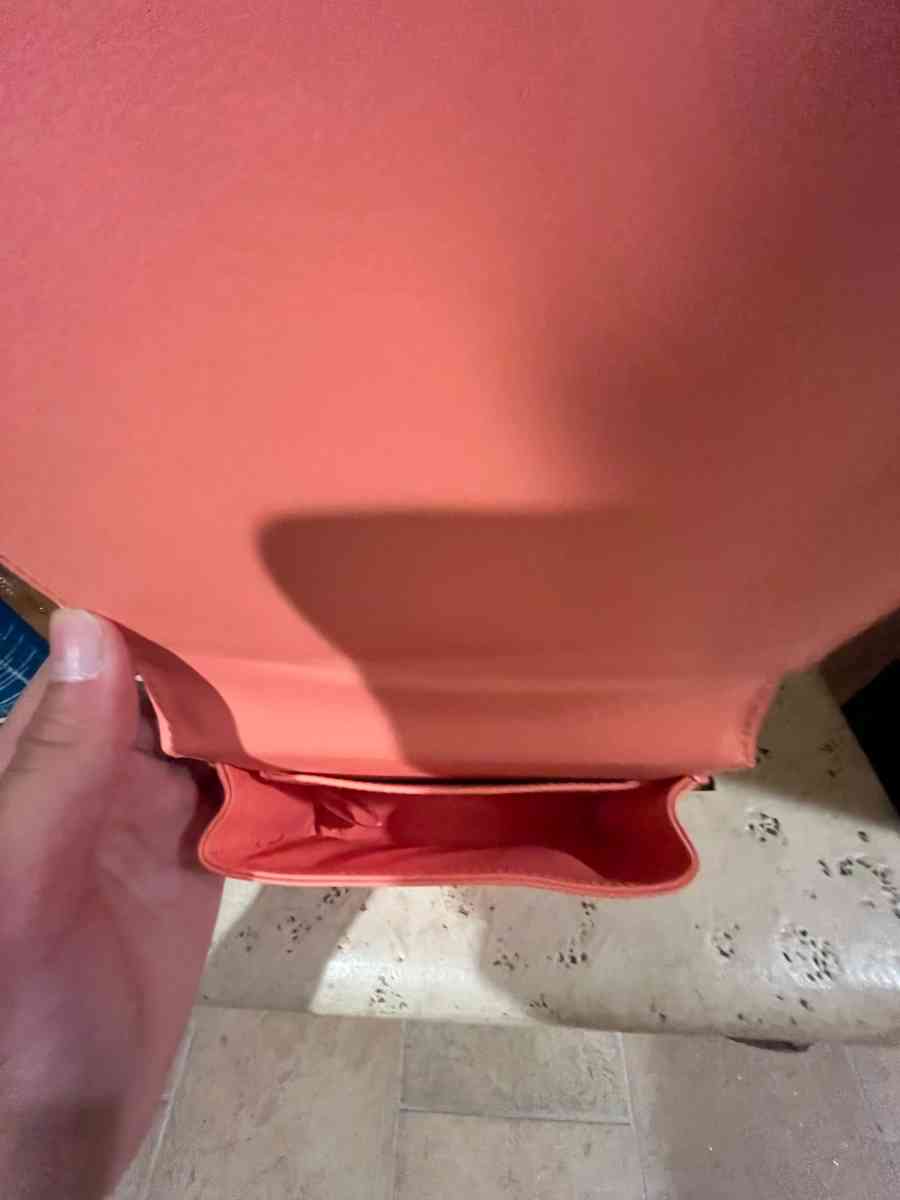 womens Chanel hand bag