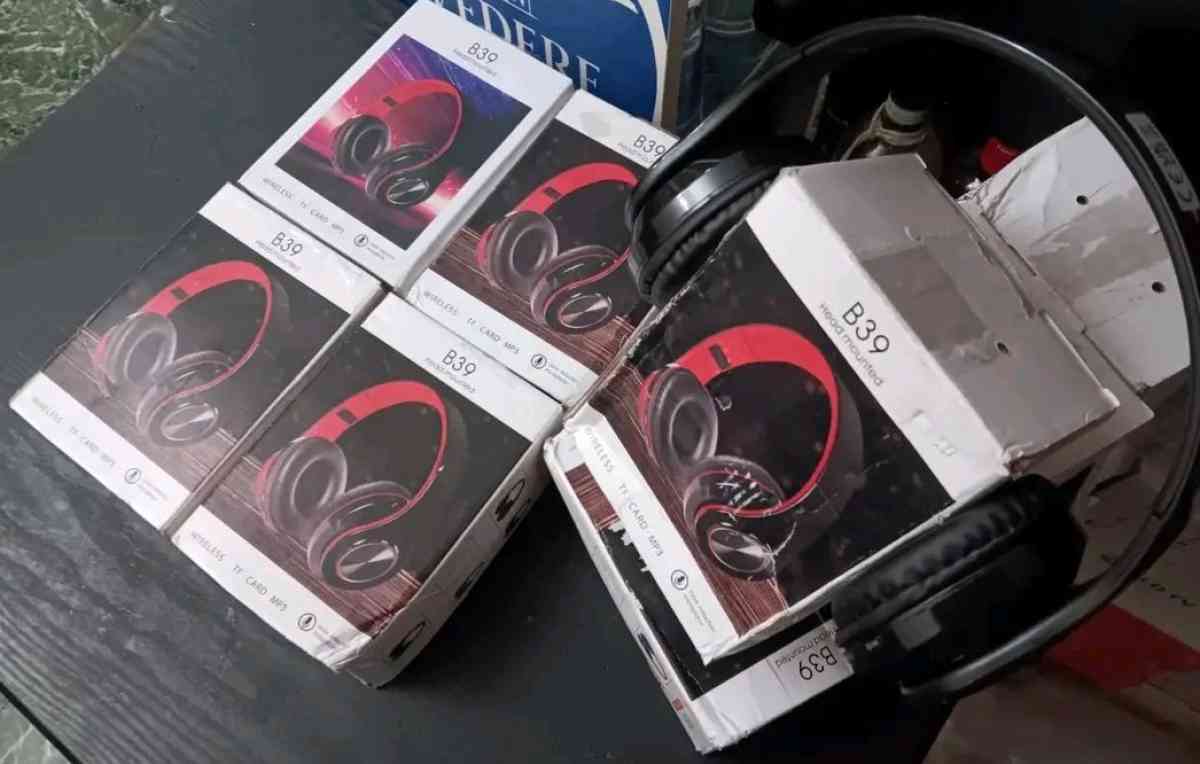 B39 WIRELESS HEADPHONES