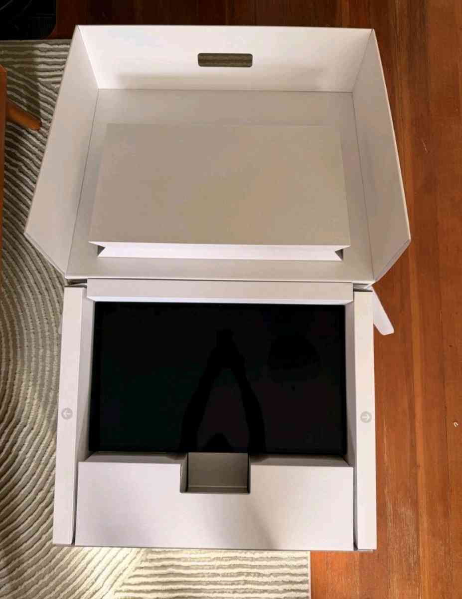 Apple Studio Display 27 with Standard Glass TiltAdjustable S