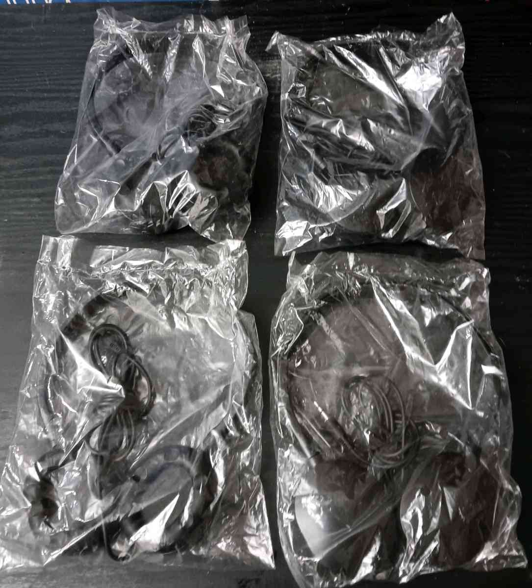 THIN WIRED AUDIO ADJUSTABLE HEADPHONES