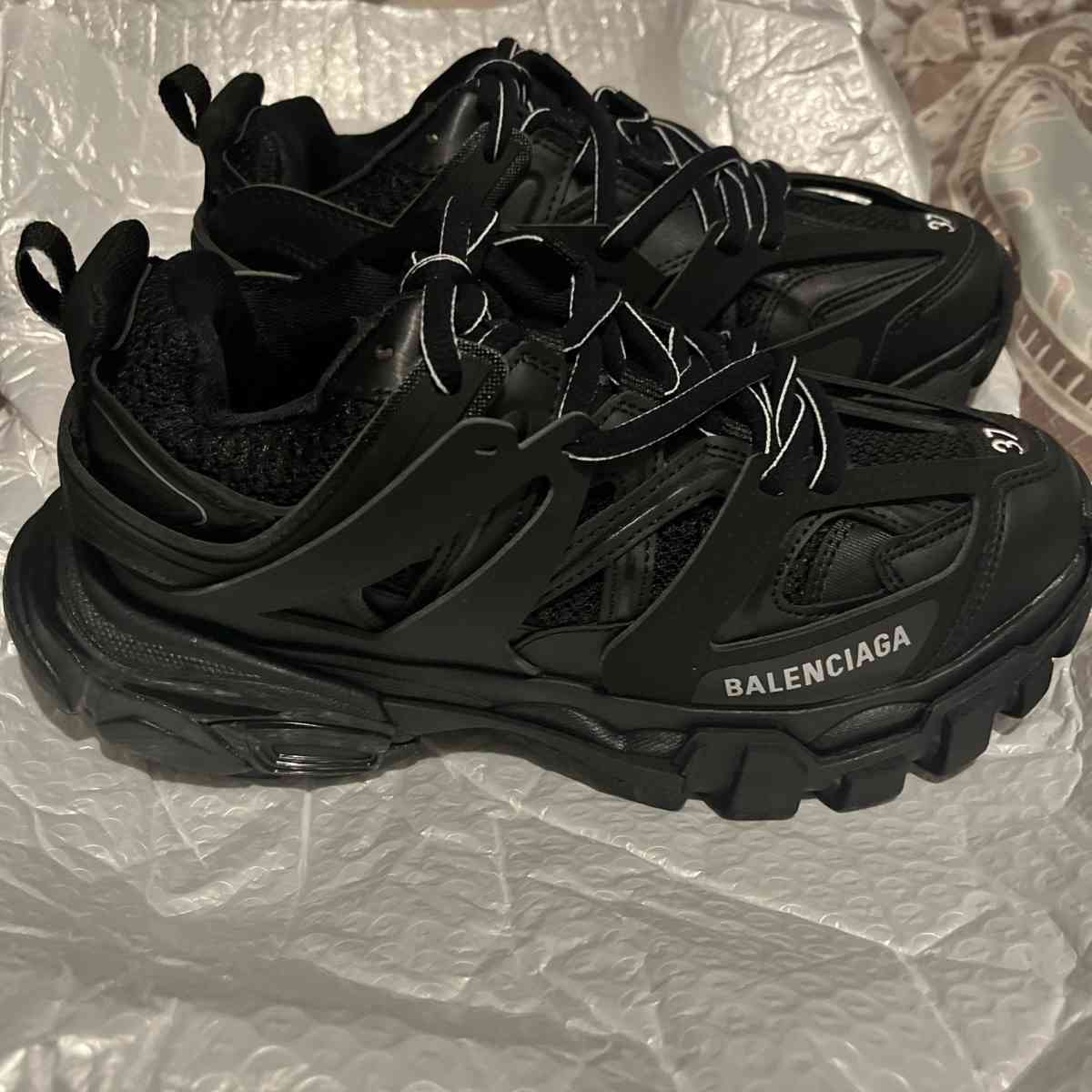 Balenciaga track