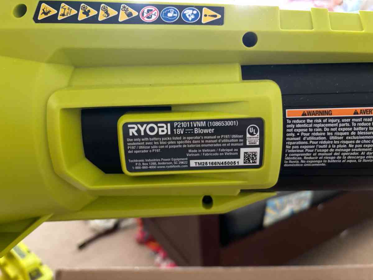 Ryobi P21110 blower kit with battery n charger