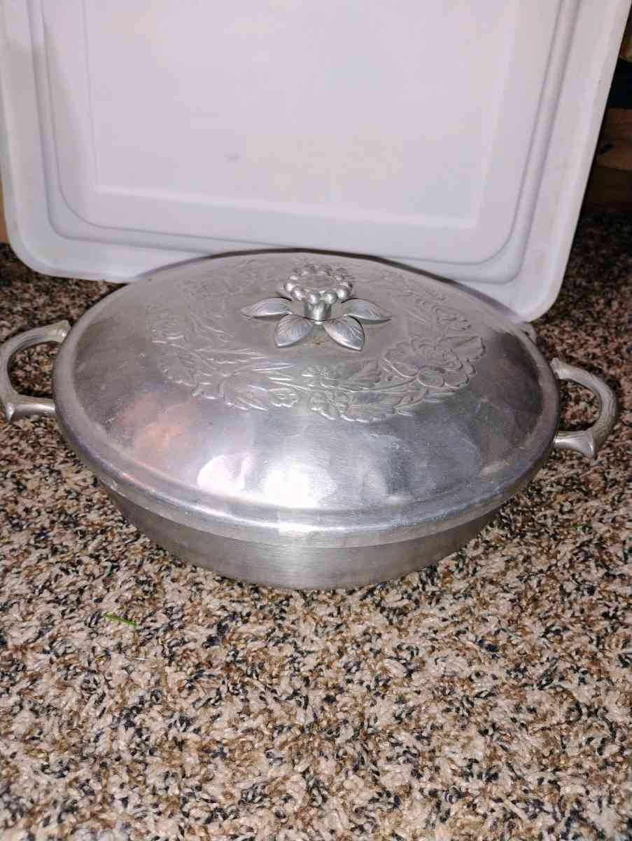 1950s Everlast hand forged aluminum casserole dish