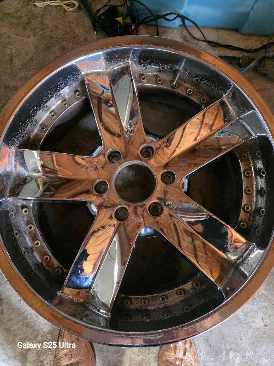 20 in chrome rims 1 of them is a little scraped but working