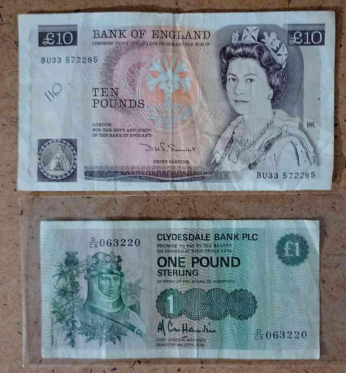 1 pound sterling and 10 pound banknotes from England