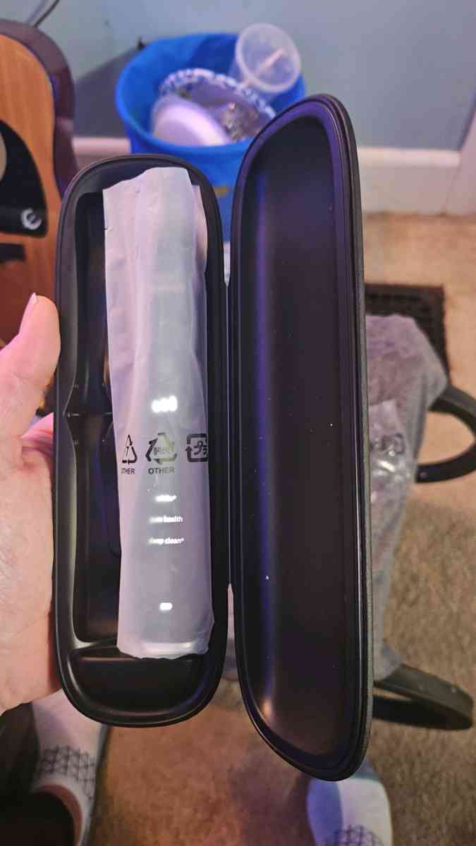 Philips Sonicare DiamondClean 9300 series electric toothbrus