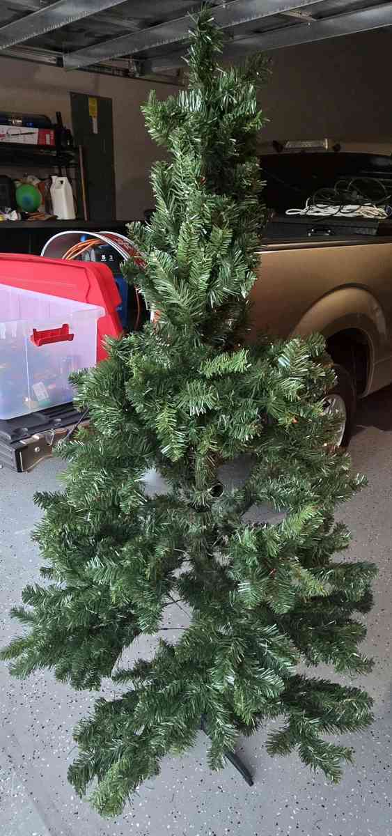 Christmas Tree And Accessories