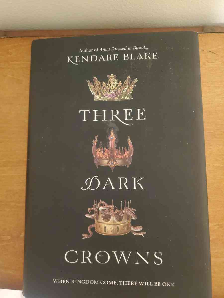 Three Dark Crowns by Kendare Blake Like New Hardcover