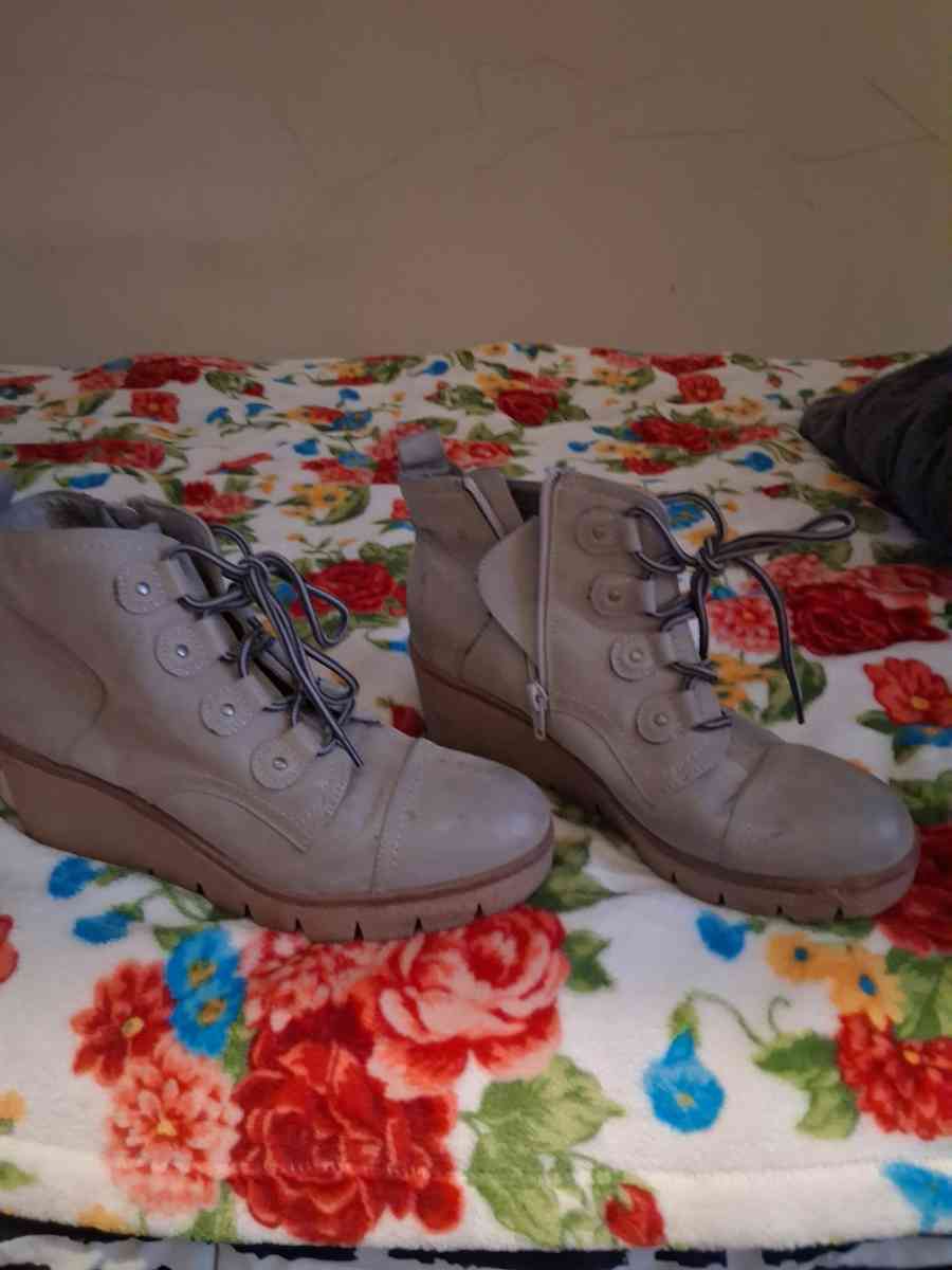 Mia Grant Gray Suede Wedge Boots