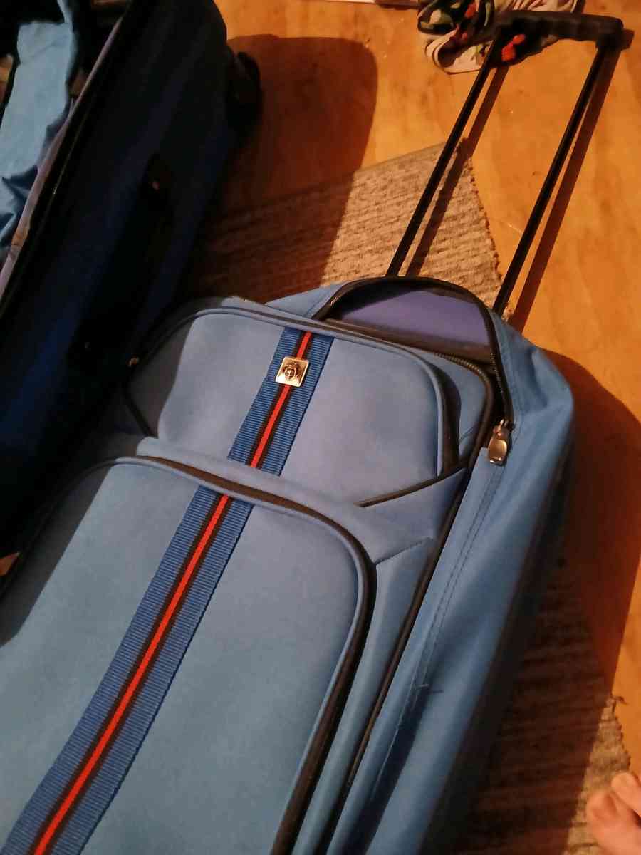 5 peice luggage set color blue with red stripe on front