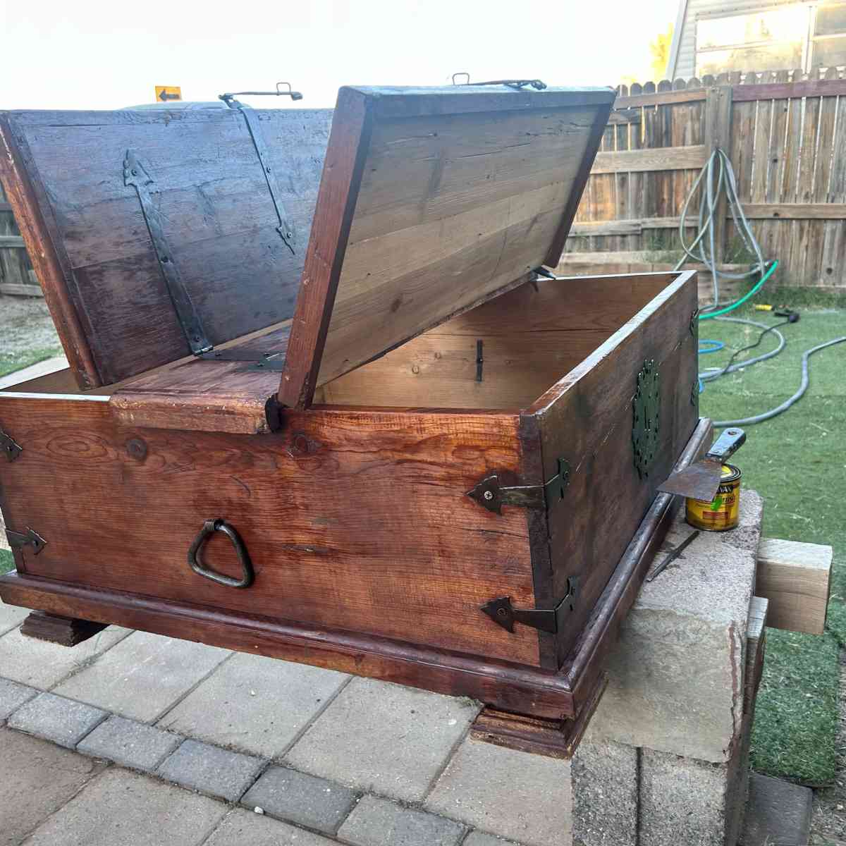 Vintage coffee table andor storage box
