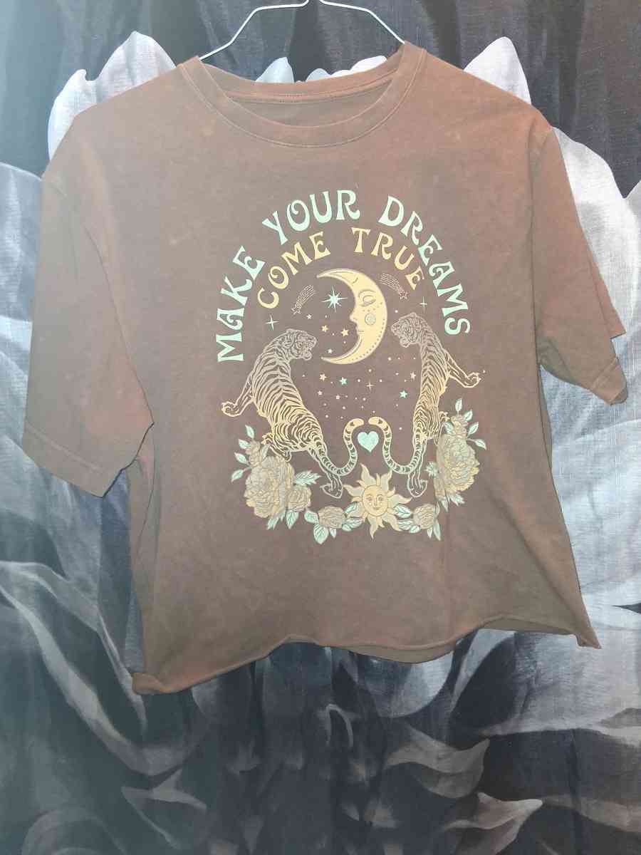 womens crop top graphic tee