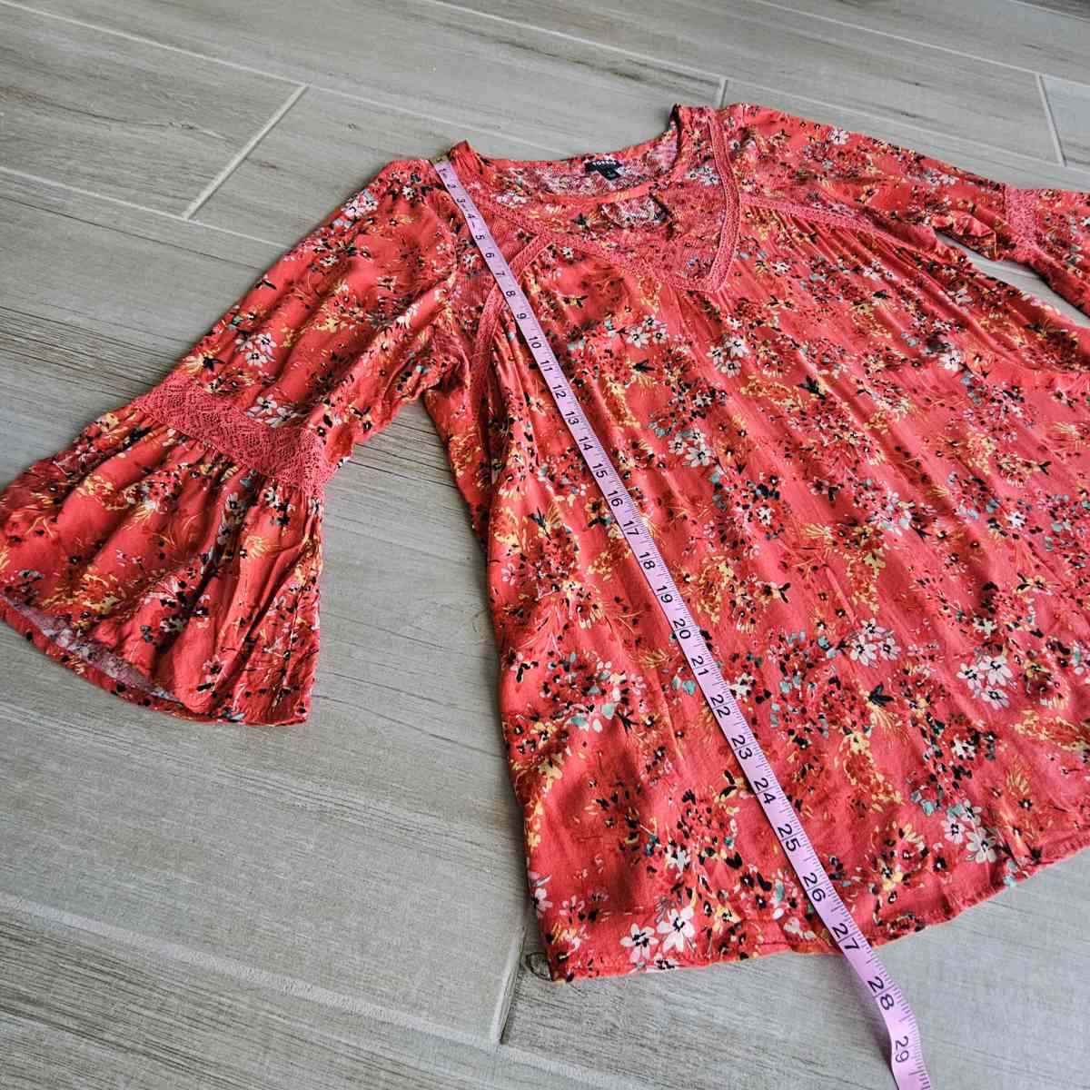 Torrid Size 1 Boho Orange Red Floral Top with Bell Sleeves