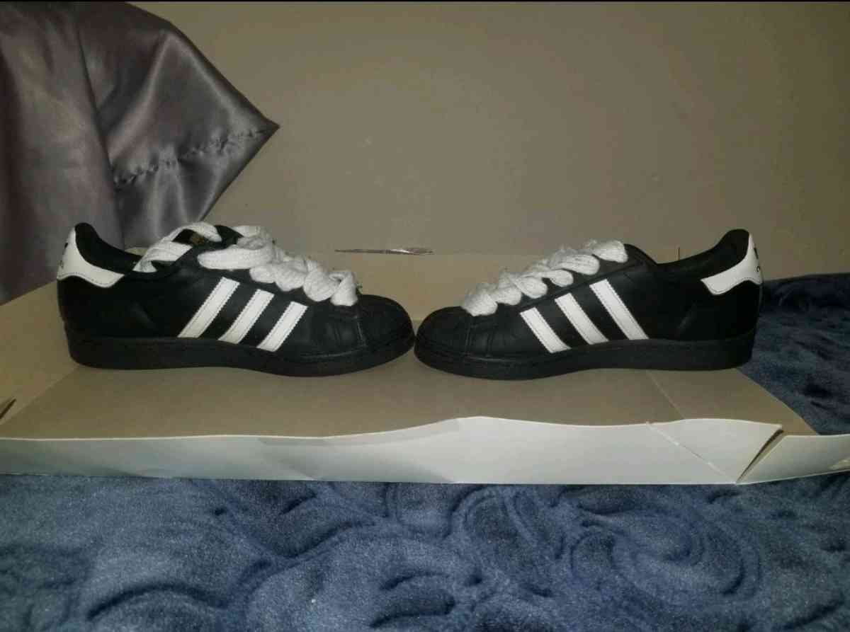 Adidas Superstar BlackWhite Size 6 GS BOYS