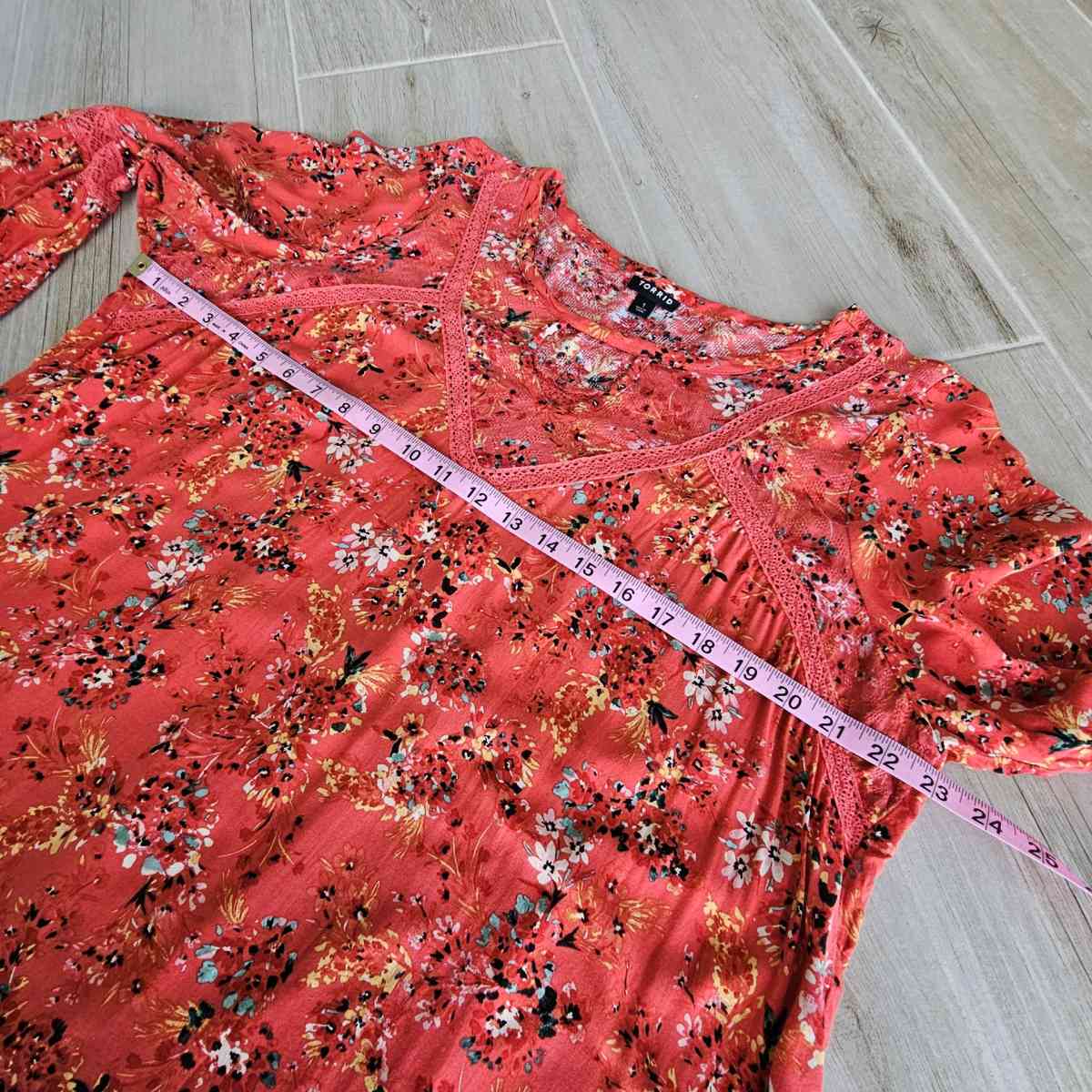 Torrid Size 1 Boho Orange Red Floral Top with Bell Sleeves