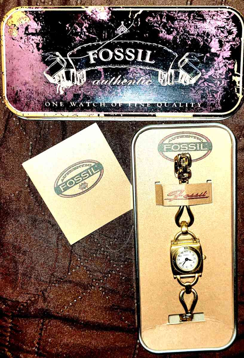 Vintage Fossil gold tone watch with case