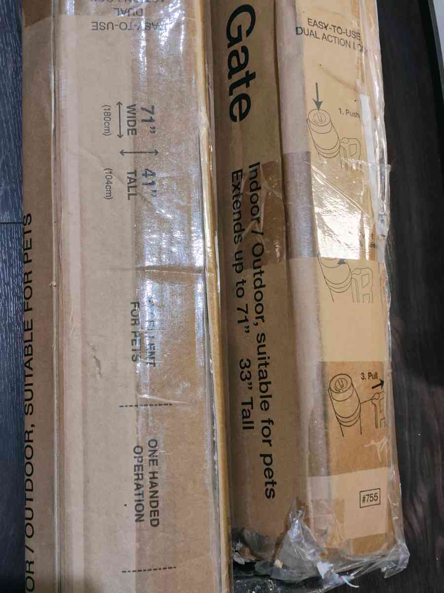 Retractable animal gates