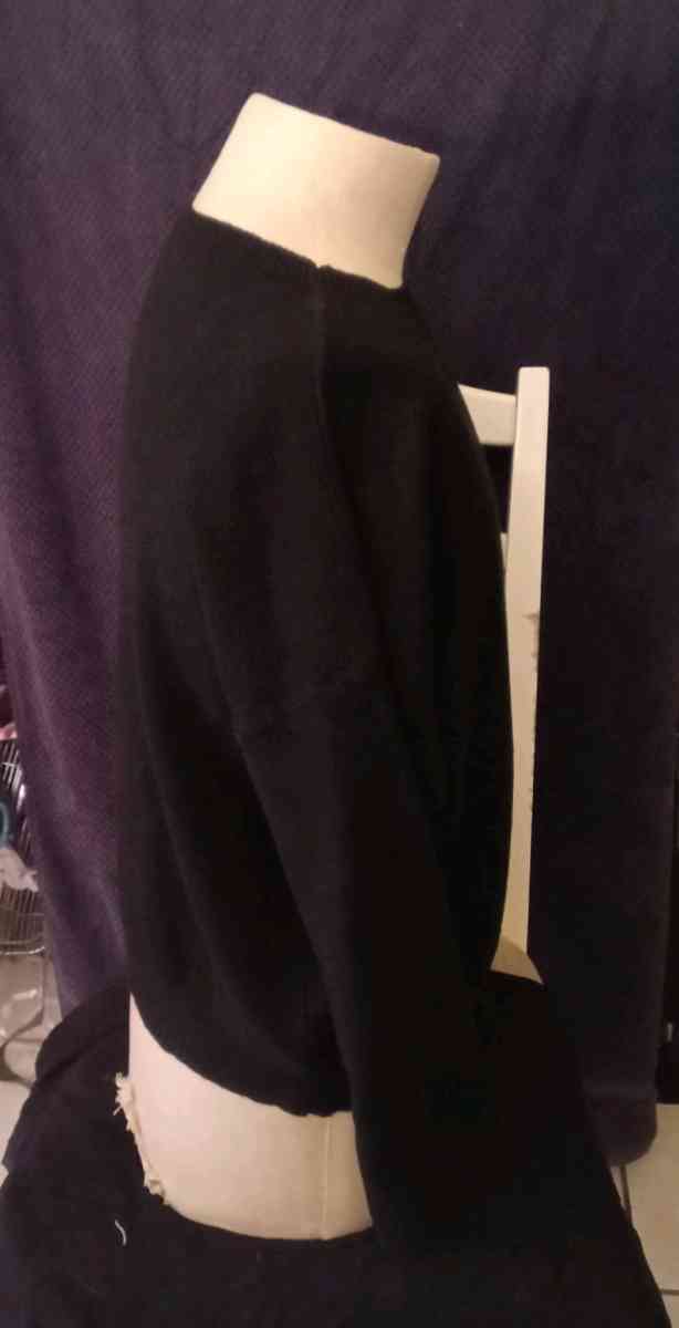 Black Cropped sweater