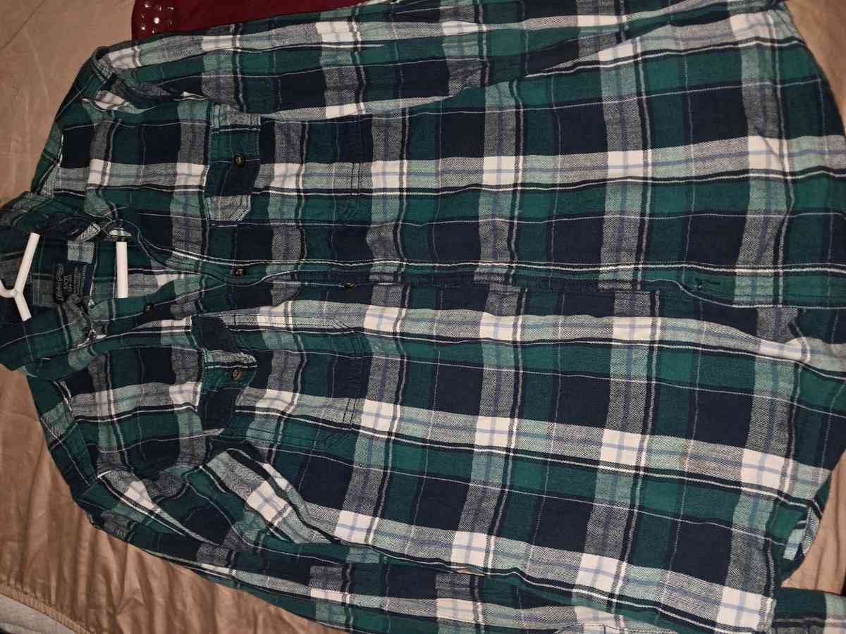 Ladies green flannel button up long sleeve shirt