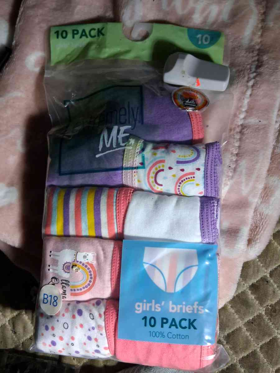 NEW WITH TAGS True religion girls size 6 and 7