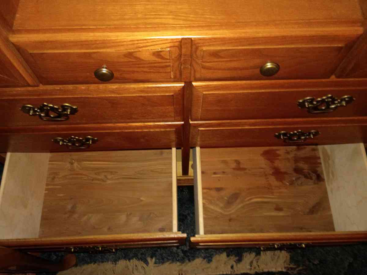 Vaughan Bassett Dresser with Mirror