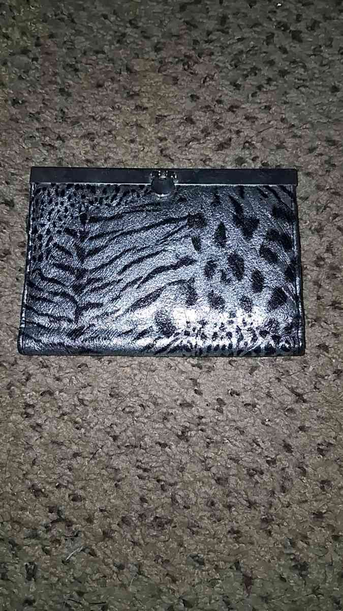 purses and wallets   i will ship and I have cashapp
