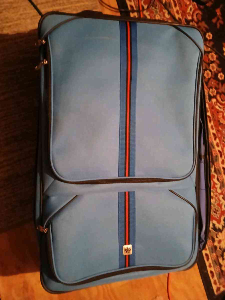 5 peice luggage set color blue with red stripe on front