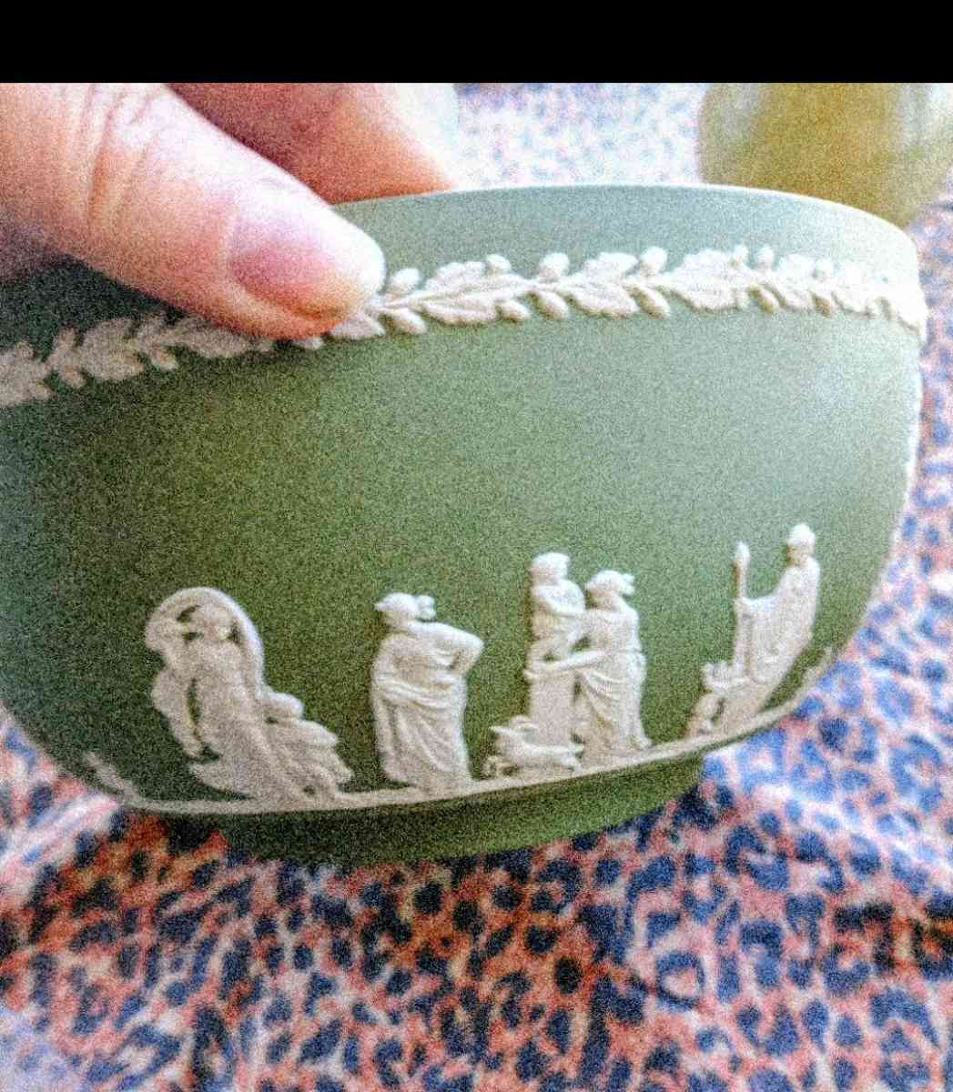 Wedgwood Sacrifice Bowl  Green Jasperware