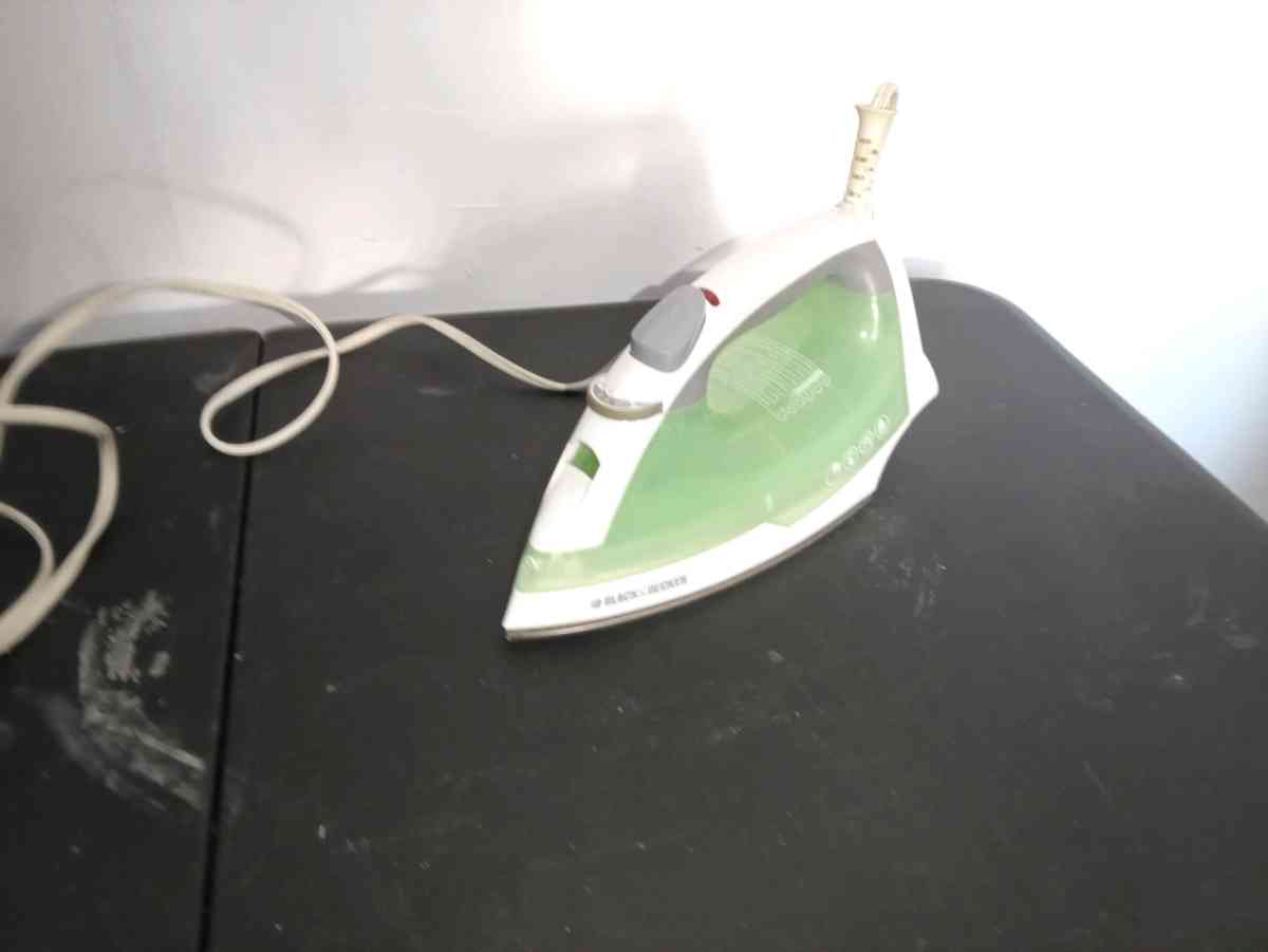 BLACK n DECKER Easy Steam Compact Iron