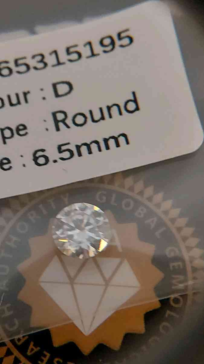 1ct VVS1 D brilliant moissanite certified