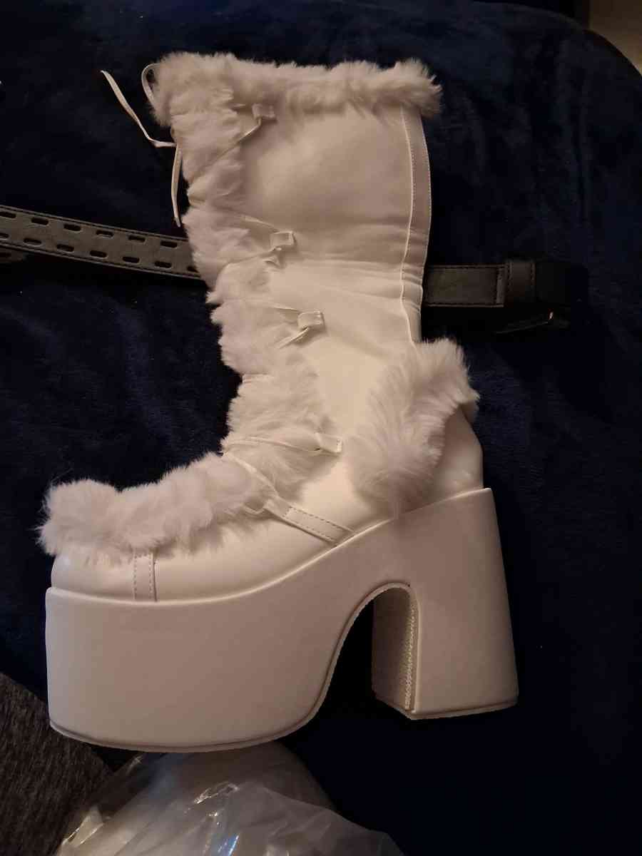 White Platform fur boots