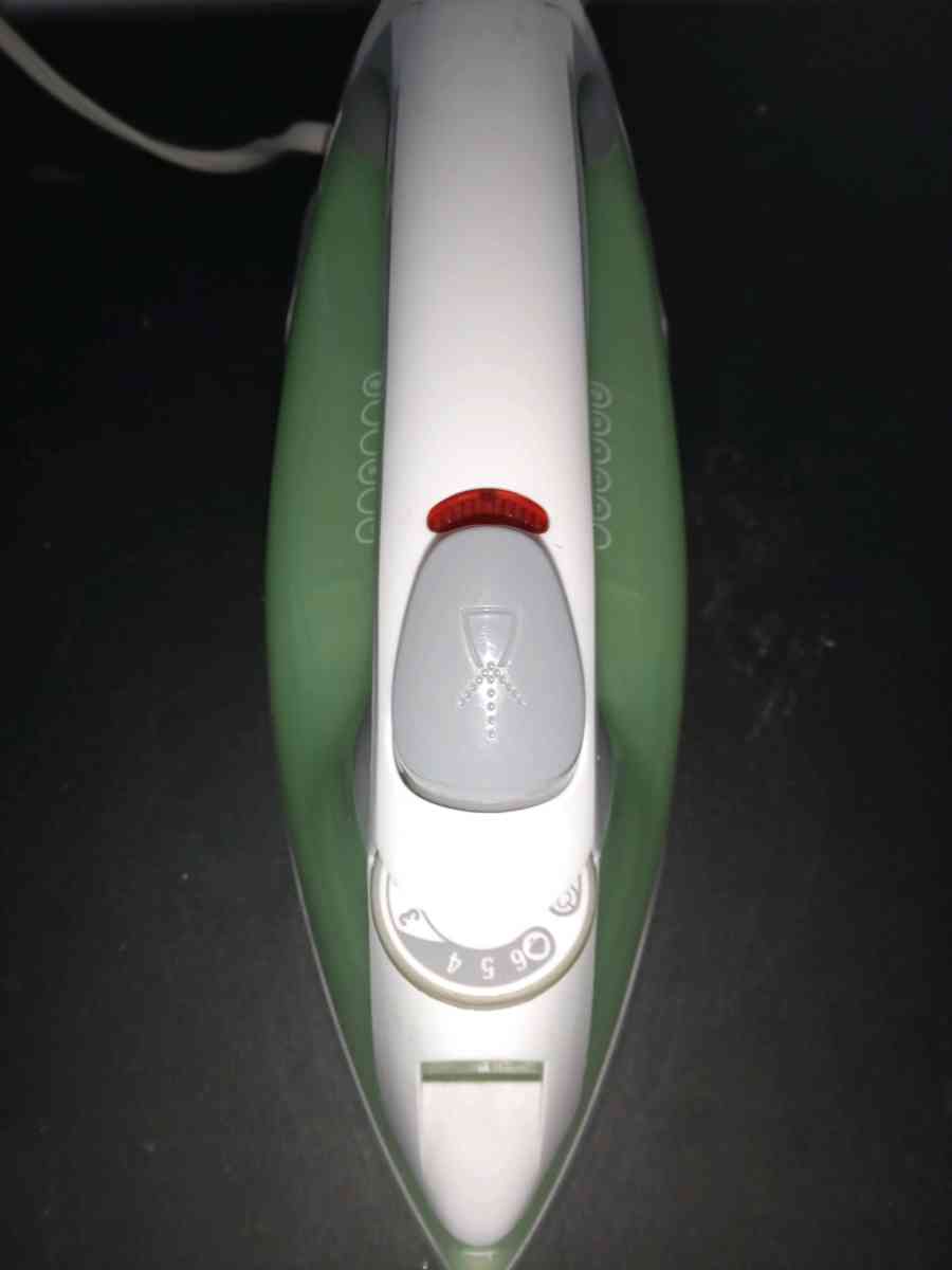 BLACK n DECKER Easy Steam Compact Iron