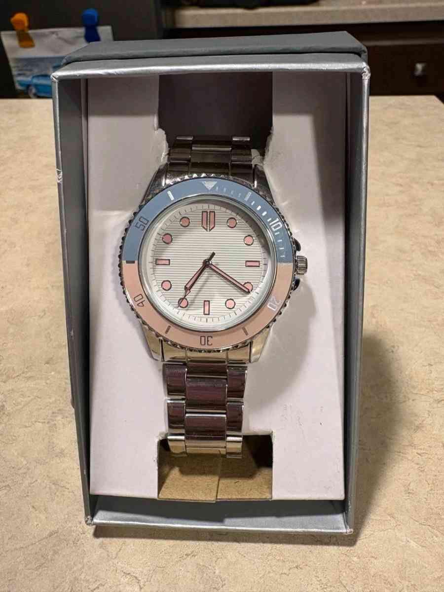 Time and Tru Womens Watch Silver Tone Adjustable Links Pink