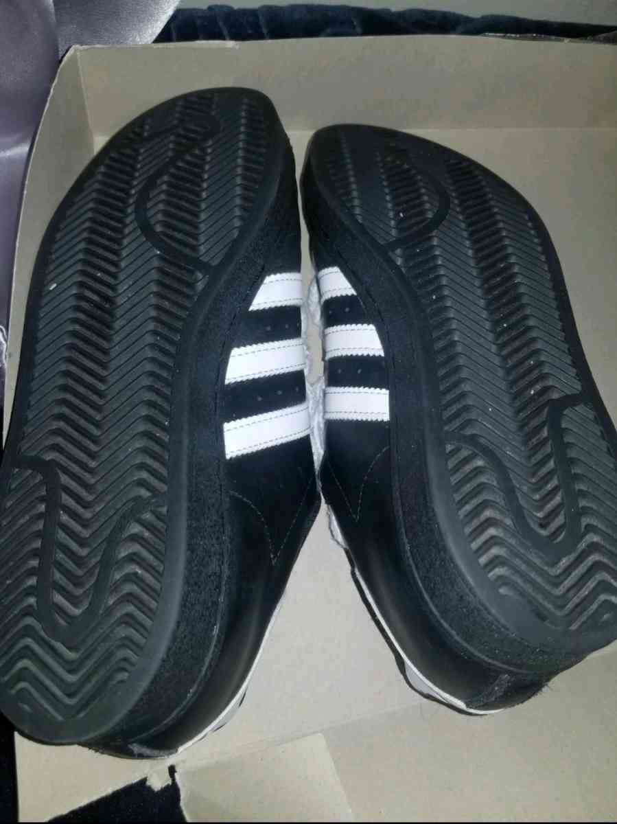 Adidas Superstar BlackWhite Size 6 GS BOYS