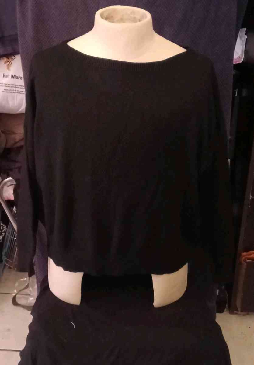 Black Cropped sweater