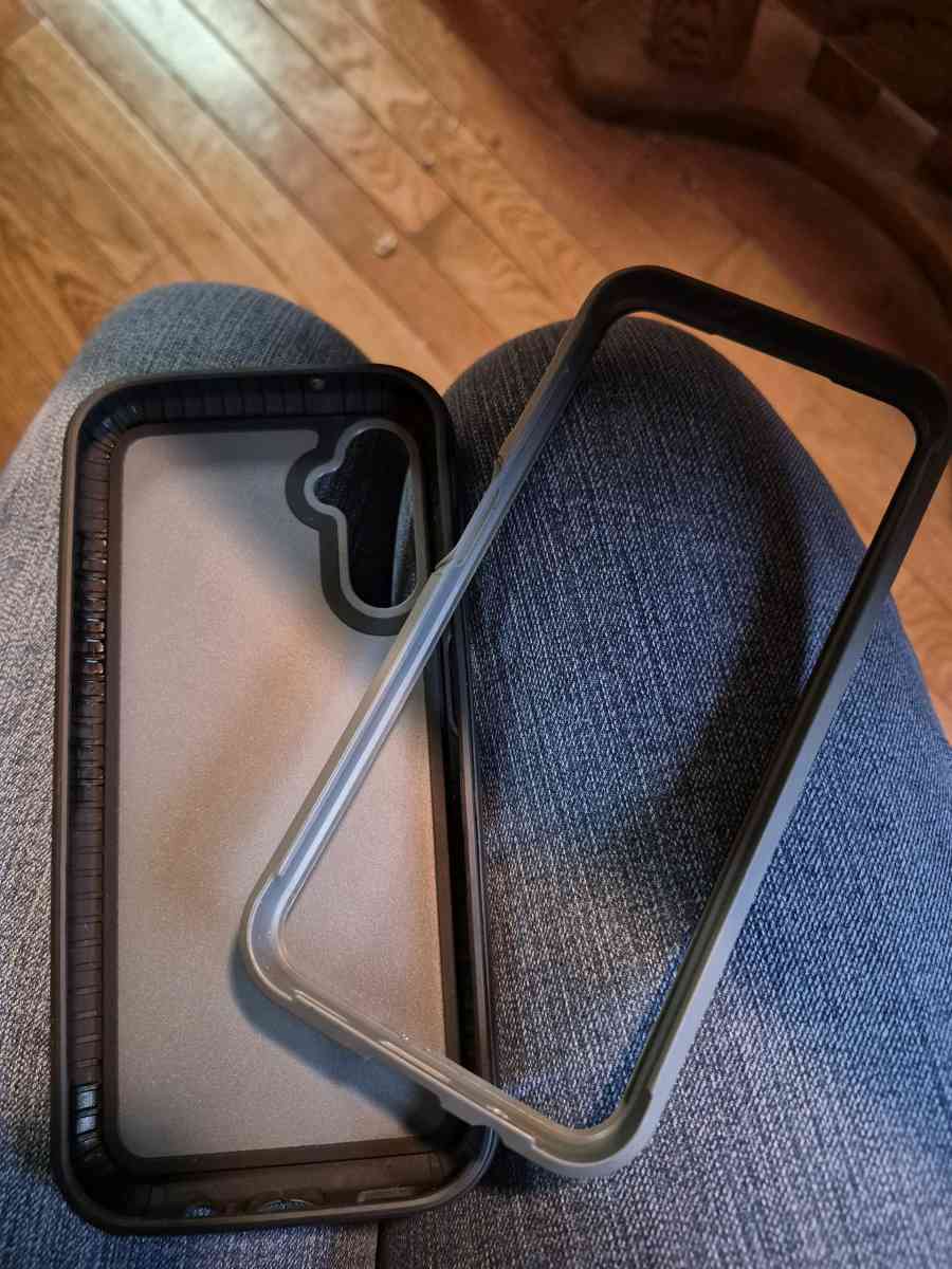 GENTLY USED Samsung GalaxyS14 phone case