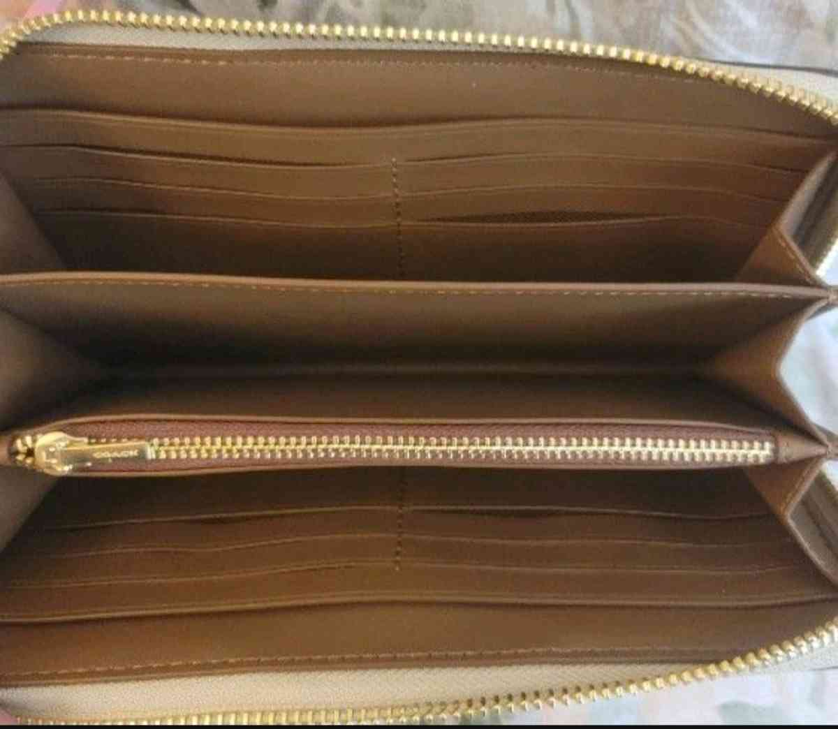 COACH  LONG ZIP AROUND WALLET IN SIGNATURE CANVAS