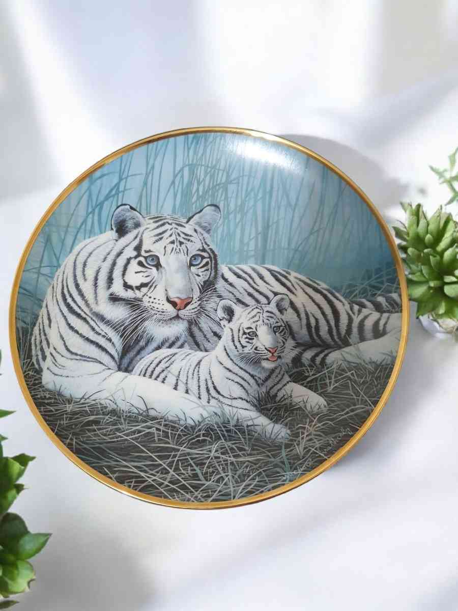 Vintage National Wildlife Federation WHITE TIGERS Plate TFM