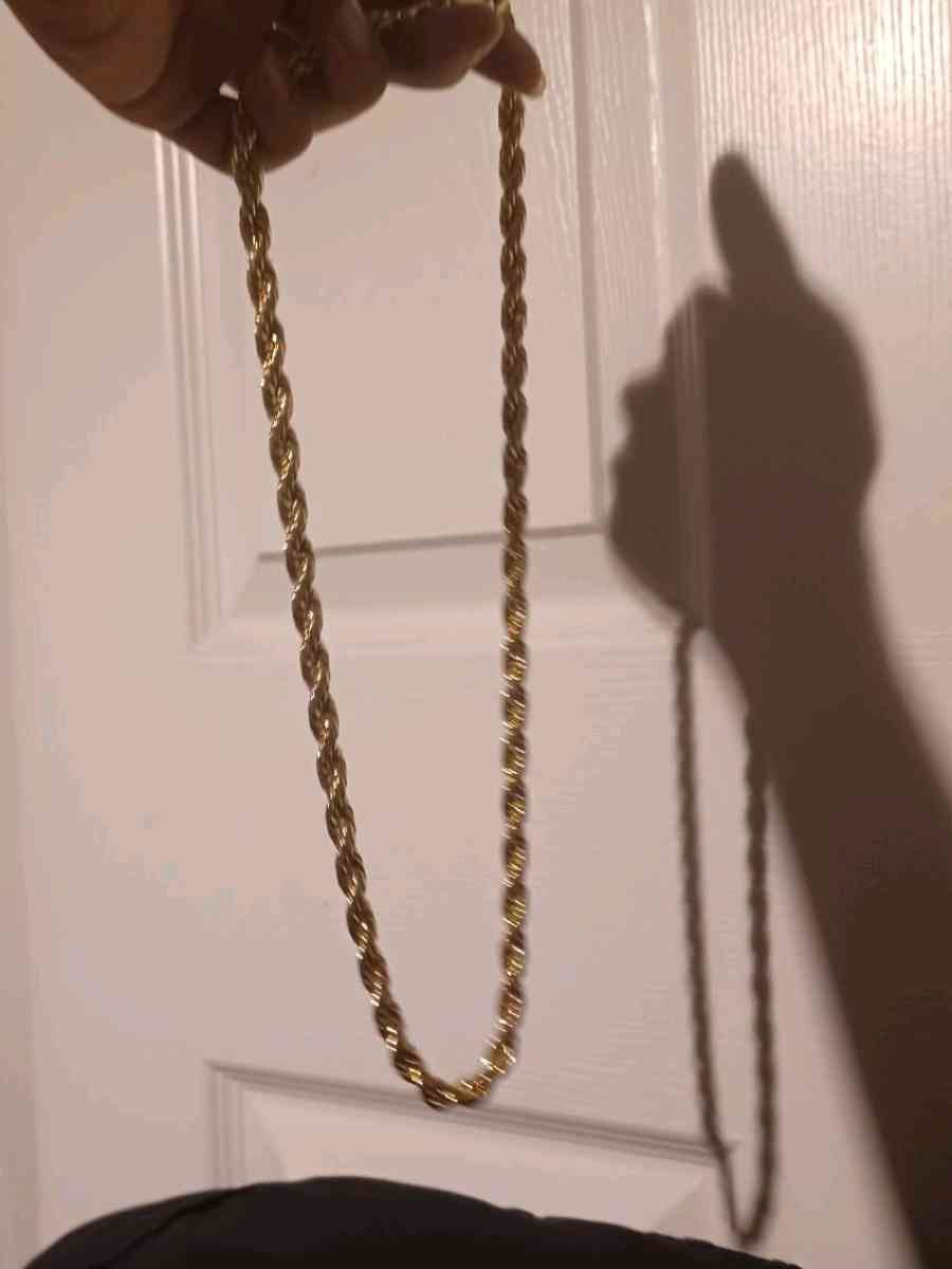 Gold rope chain