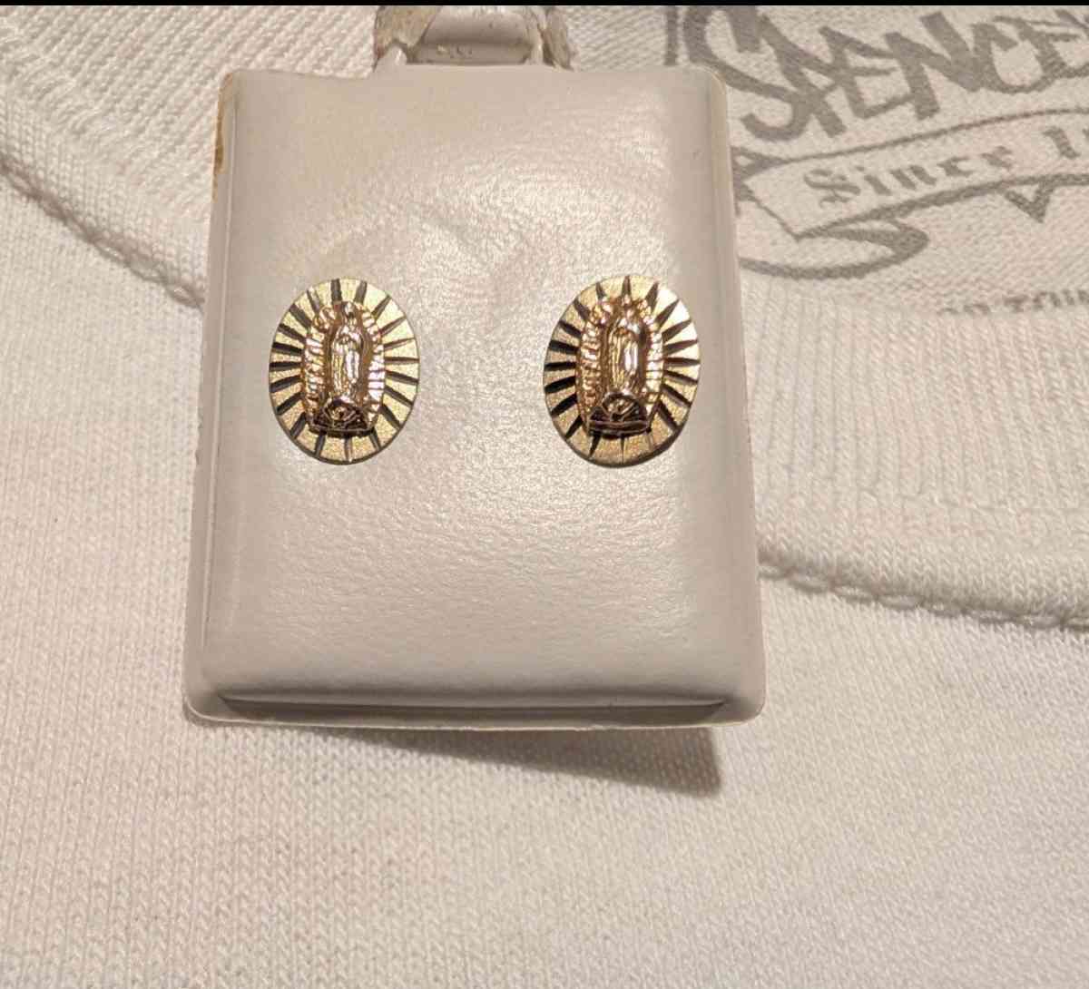 earrings for girl never used gold