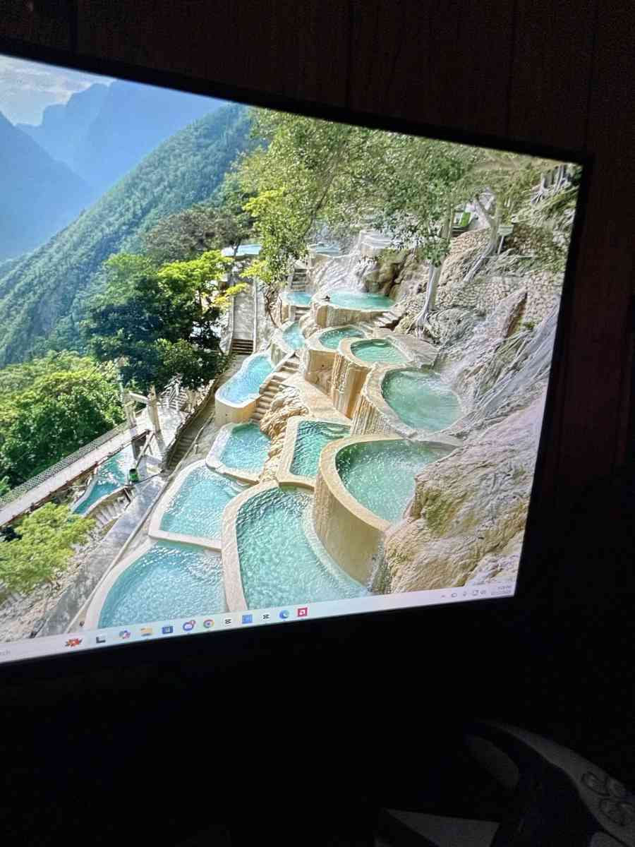 gaming pc and monitor