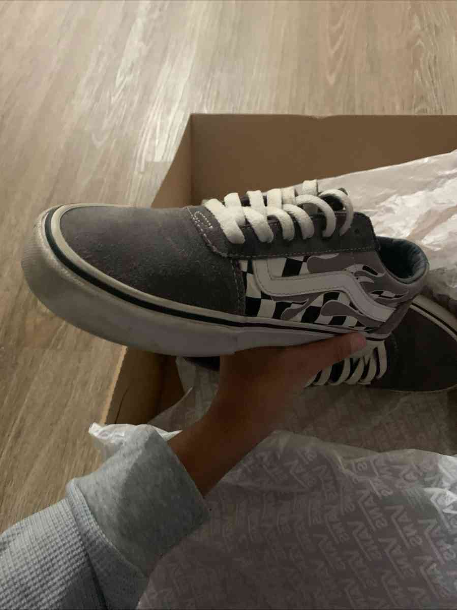 vans white and black strips