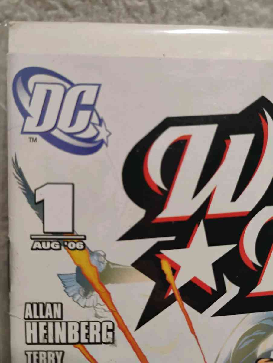 Wonder Woman issue 1 Aug 06 variant cover