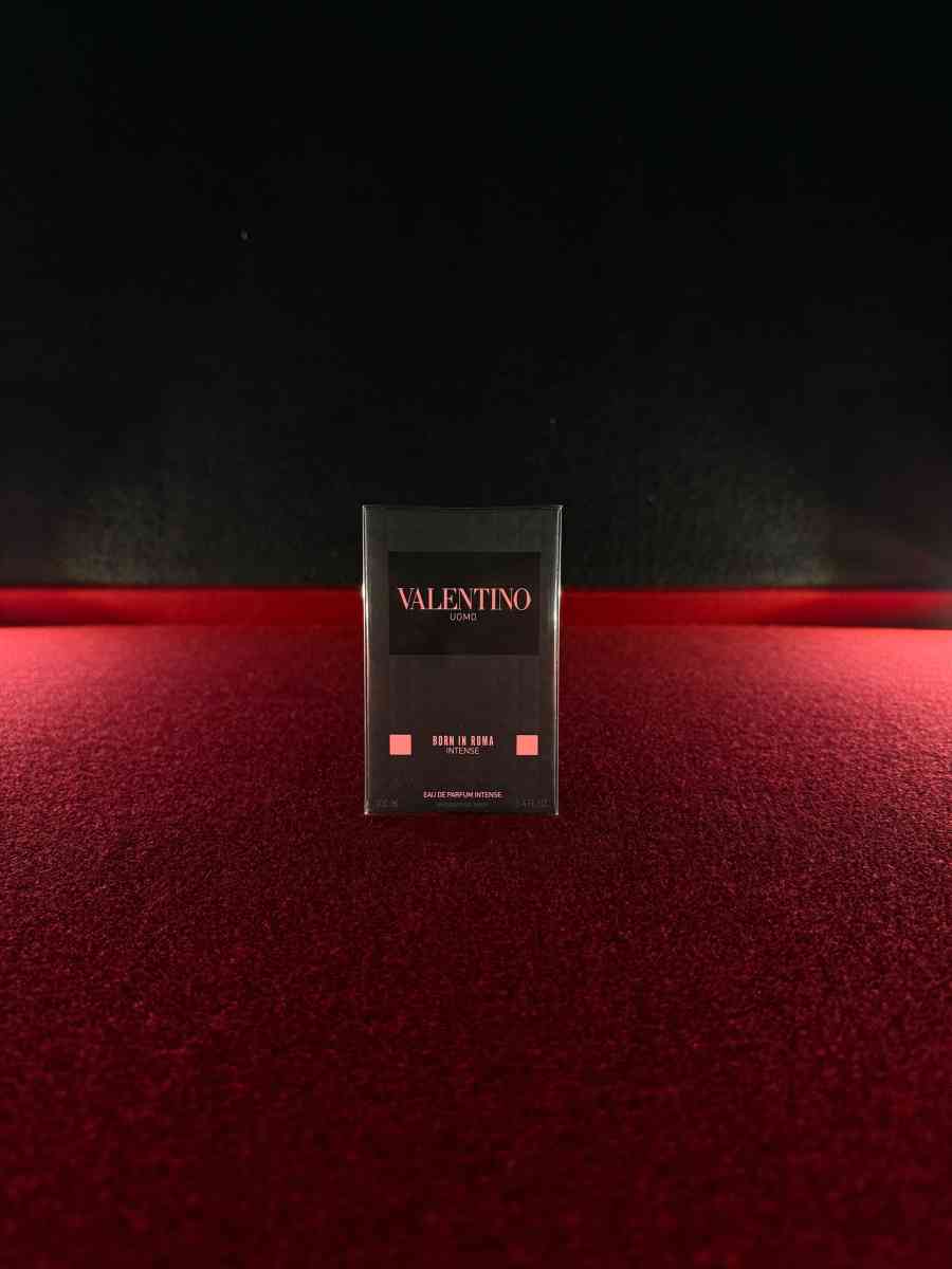 Valentino Uomo Born in Roma