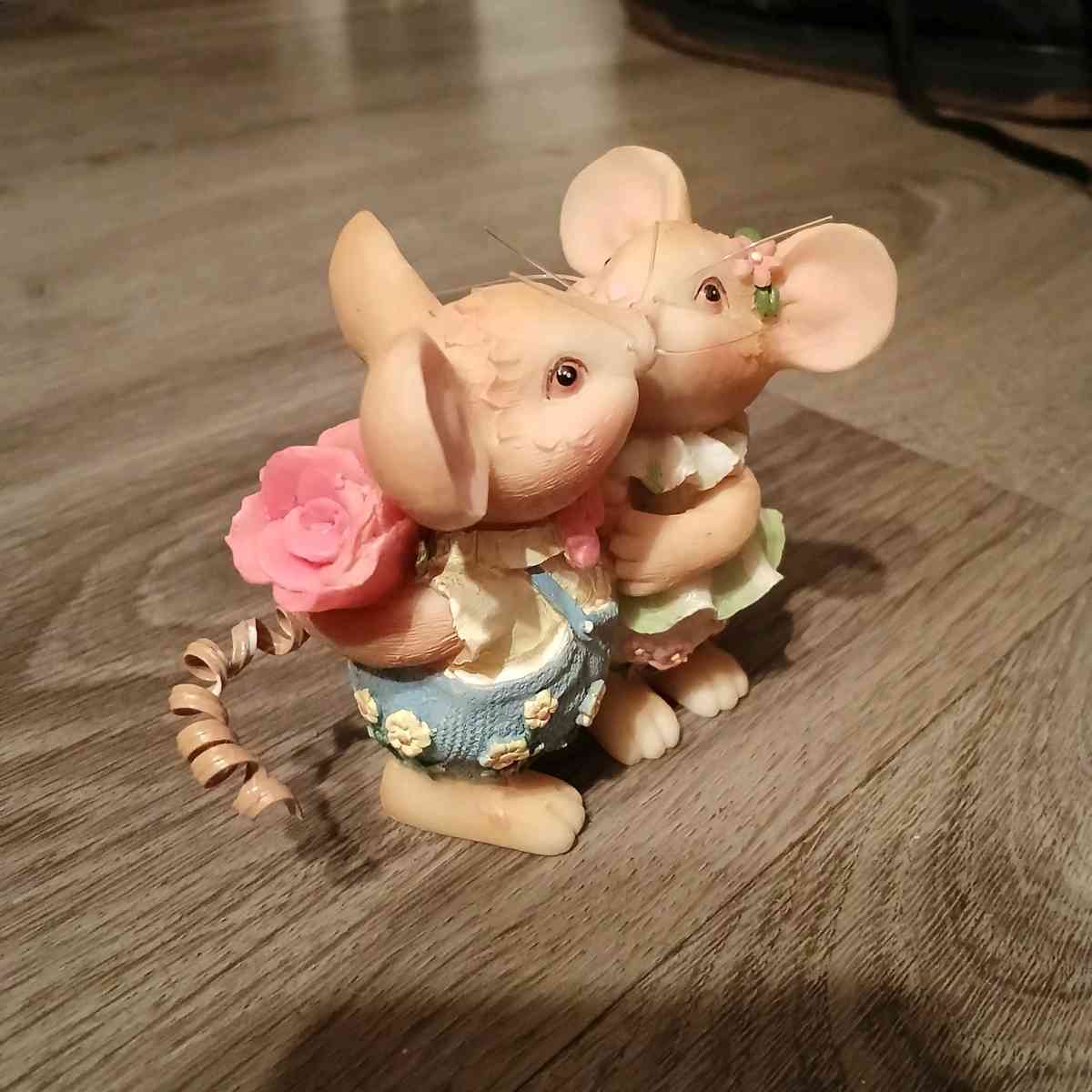 loves embrace by enesco