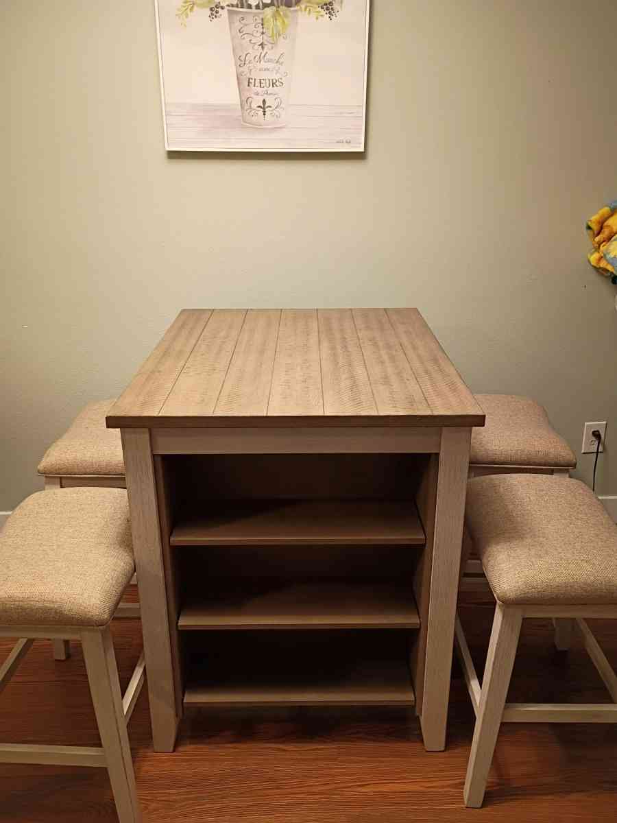 Counter Height Dining Table and 4 Barstools