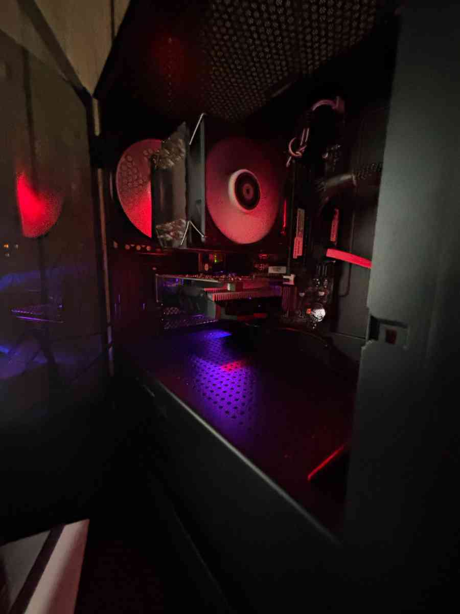 gaming pc and monitor